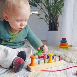 Grimms Fädelspiel 8tlg. Bunt -Kinder Spiel Waren 322 10316 b 600x600