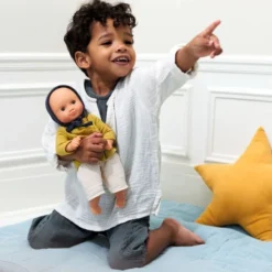 Djeco Puppe Camomille Mit Kleidung 32cm Collection Pomea -Kinder Spiel Waren DJ07877 Puppe Camomille 4 600x600